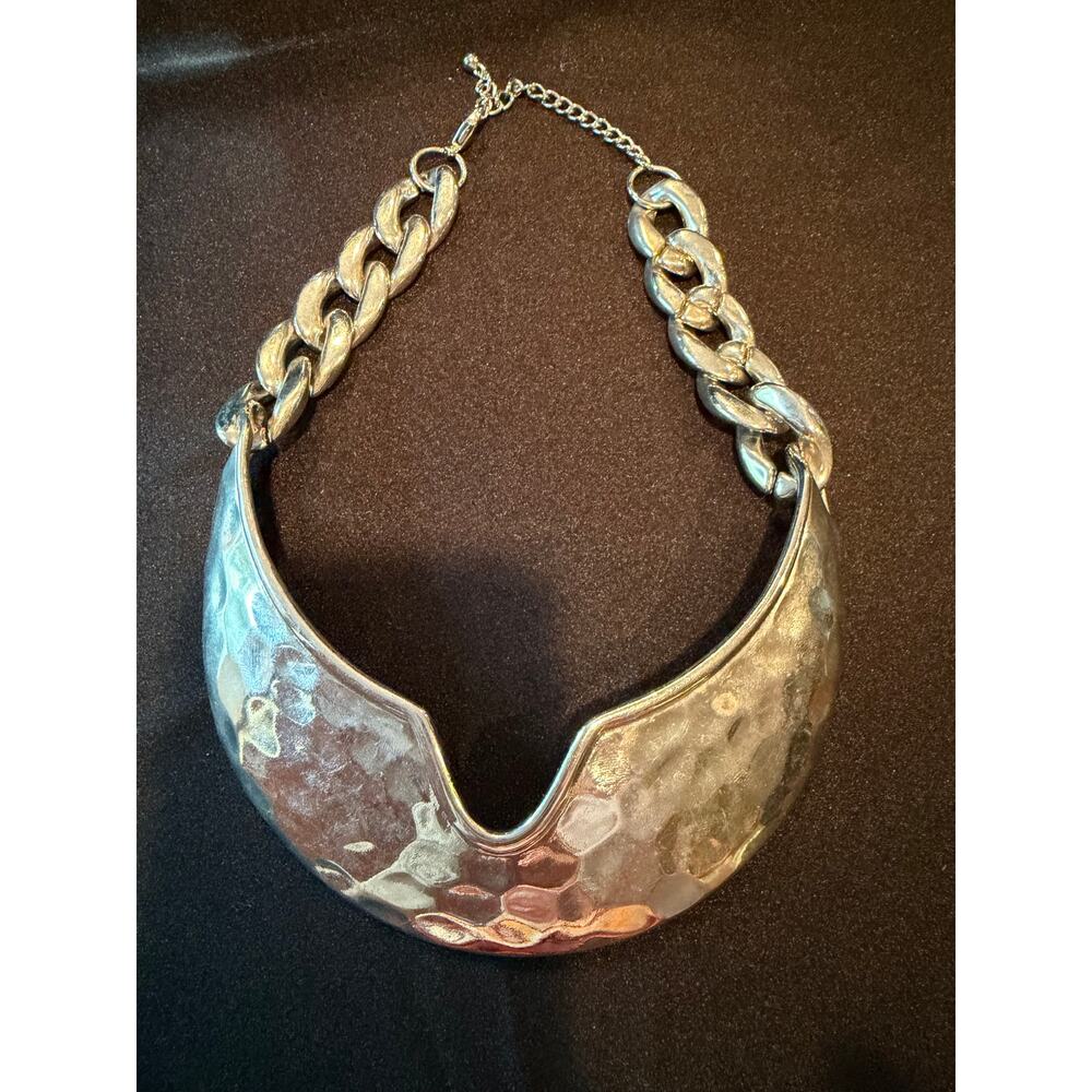 Silver-tone torque necklace a hammered finish 14-16” adjustable statement piece - Picture 4 of 9
